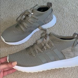 Adidas Sneakers